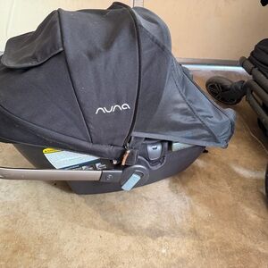 Nuna Pipa Black Car Seat w/ Canopy